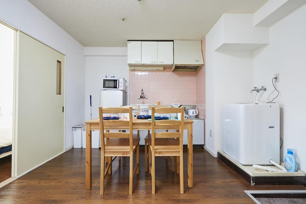 Apartment Sun White Gyoutoku 202 *